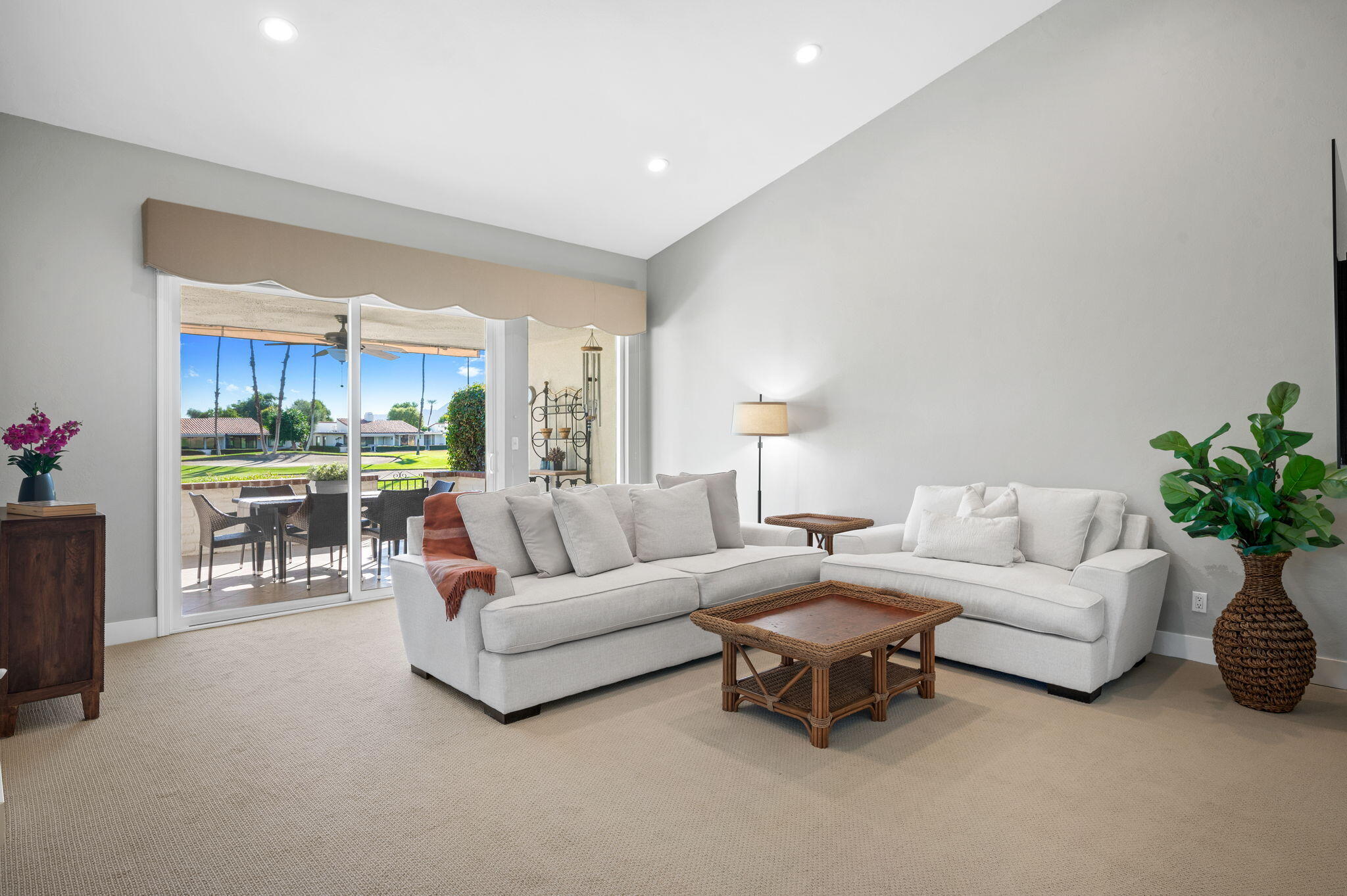 42 Durango Circle Rancho Mirage, CA 92270 - Photo 3 of 20 10-web-or-mls-DSC_8037