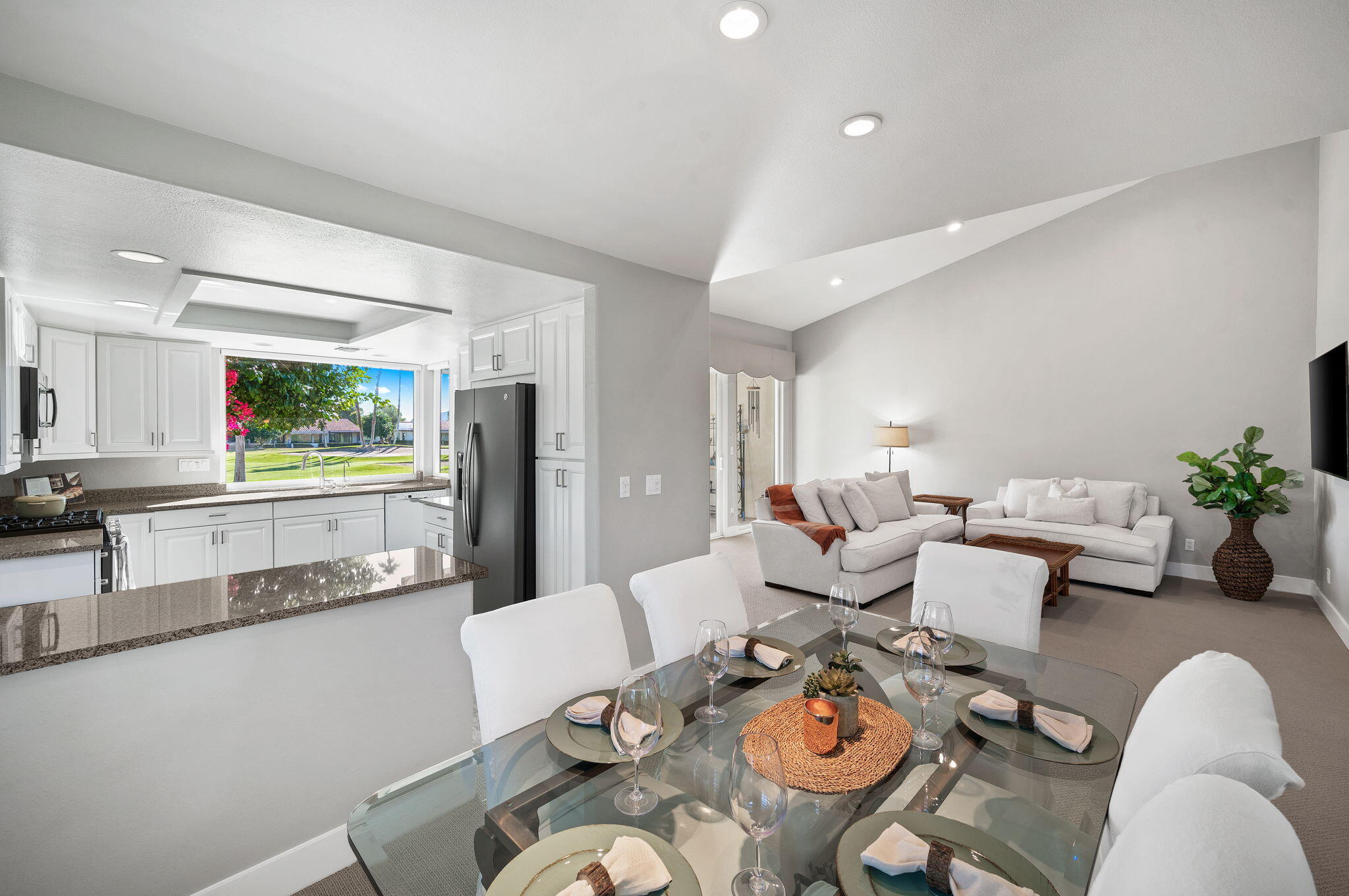 42 Durango Circle Rancho Mirage, CA 92270 - Photo 5 of 20 12-web-or-mls-DSC_8001