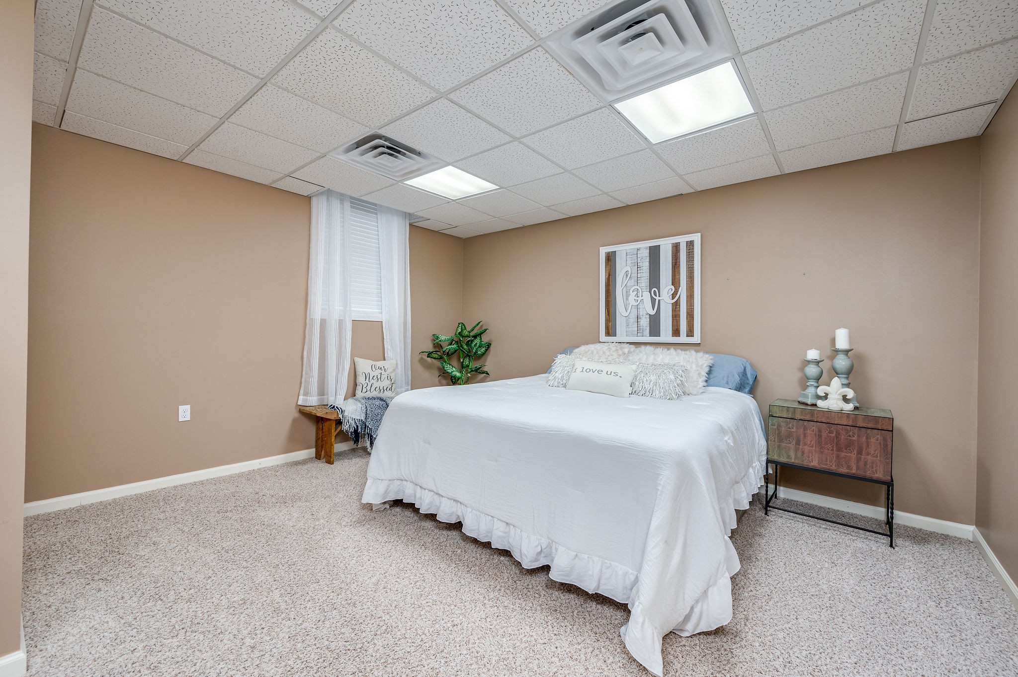 60 Lakeside Estates Road Springville, TN 38256 - Photo 29 of 49 a spacious bedroom with a bed and a lamp