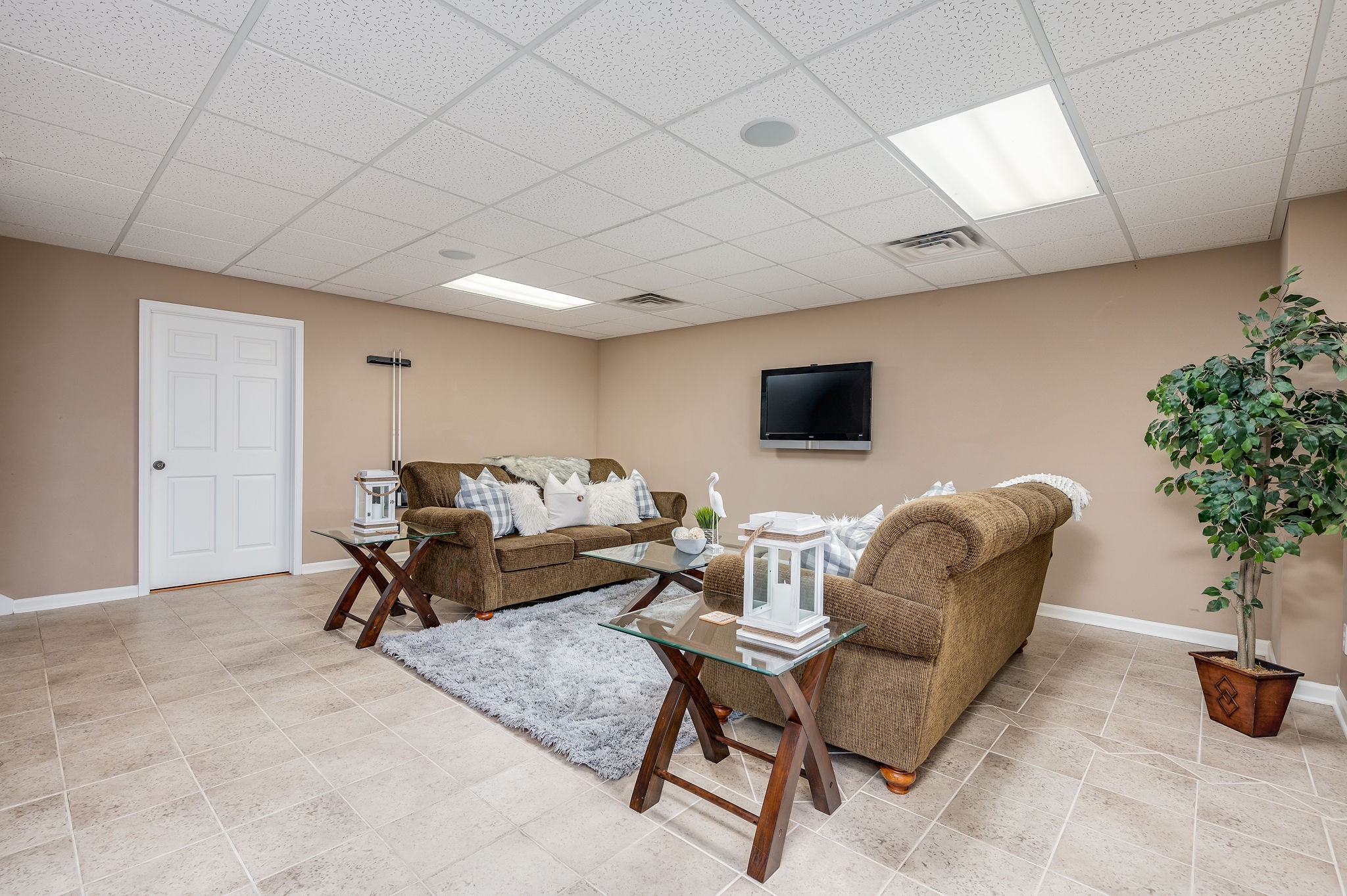 60 Lakeside Estates Road Springville, TN 38256 - Photo 33 of 49 a living room with furniture