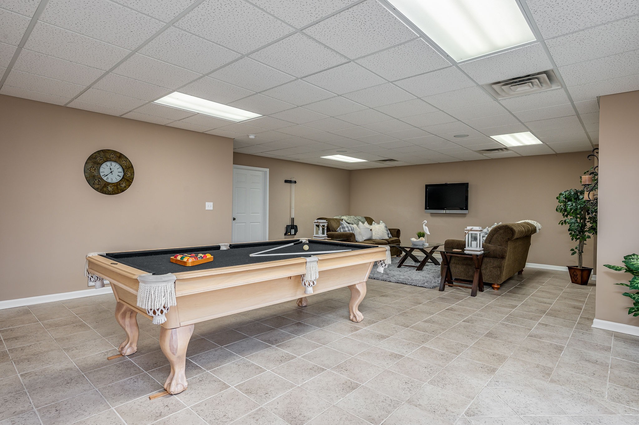 60 Lakeside Estates Road Springville, TN 38256 - Photo 34 of 49 a room with furniture