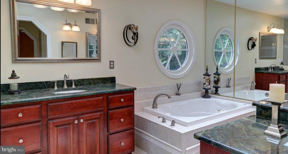 518 Post Oak Road Annapolis, MD 21401 - Photo 19 of 26 SECOND VANITY WITH SOAKING TUB