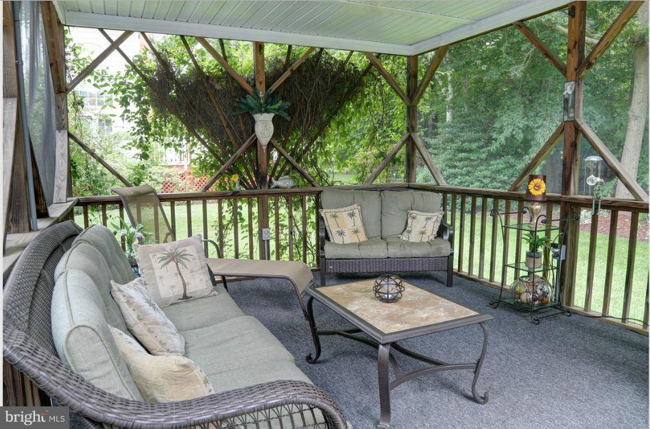 518 Post Oak Road Annapolis, MD 21401 - Photo 22 of 26 SCREENED IN PORCH