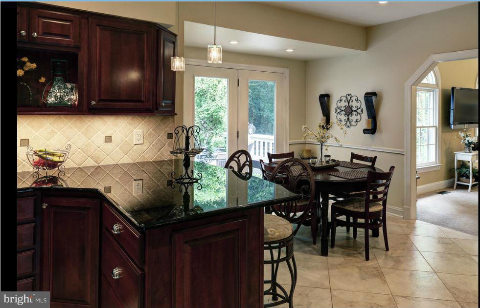 518 Post Oak Road Annapolis, MD 21401 - Photo 10 of 26 ADJOINING BREAKFAST NOOK