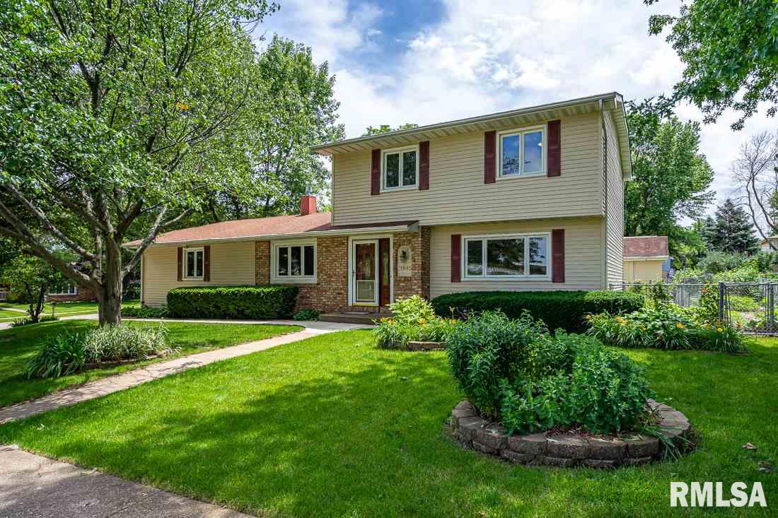 1095 Utica Ridge Court Bettendorf, IA 52722 - Photo 1 of 29 Gallery Image 1