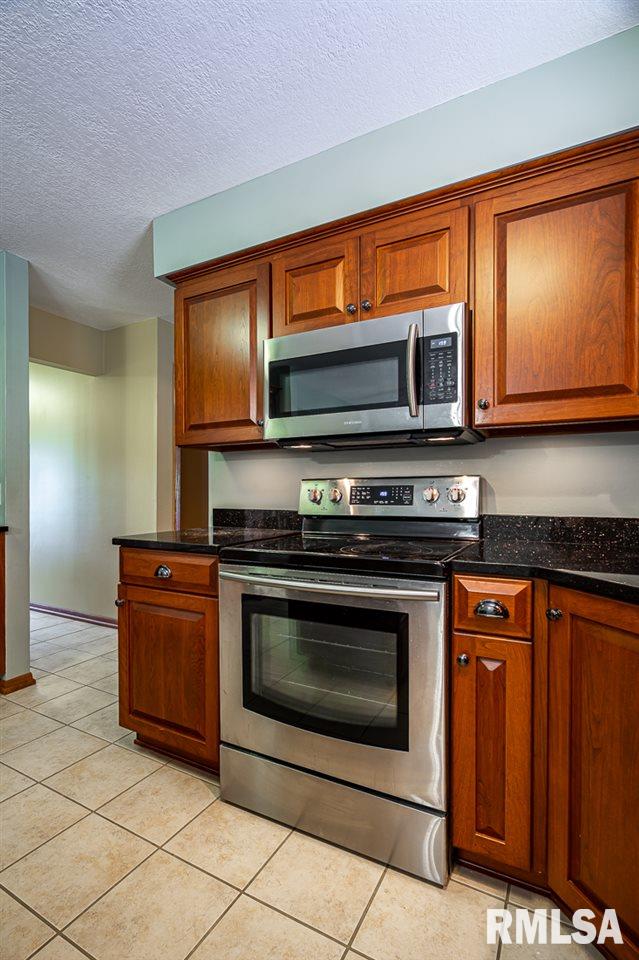 1095 Utica Ridge Court Bettendorf, IA 52722 - Photo 12 of 29 Gallery Image 12
