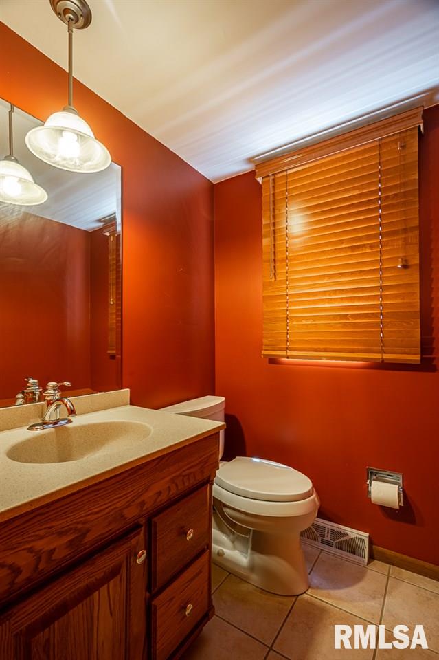1095 Utica Ridge Court Bettendorf, IA 52722 - Photo 13 of 29 Gallery Image 13