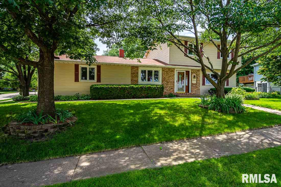 1095 Utica Ridge Court Bettendorf, IA 52722 - Photo 2 of 29 Gallery Image 2