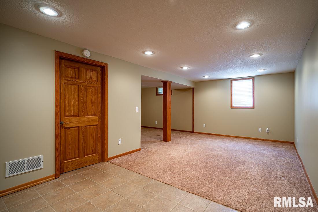 1095 Utica Ridge Court Bettendorf, IA 52722 - Photo 24 of 29 Gallery Image 24