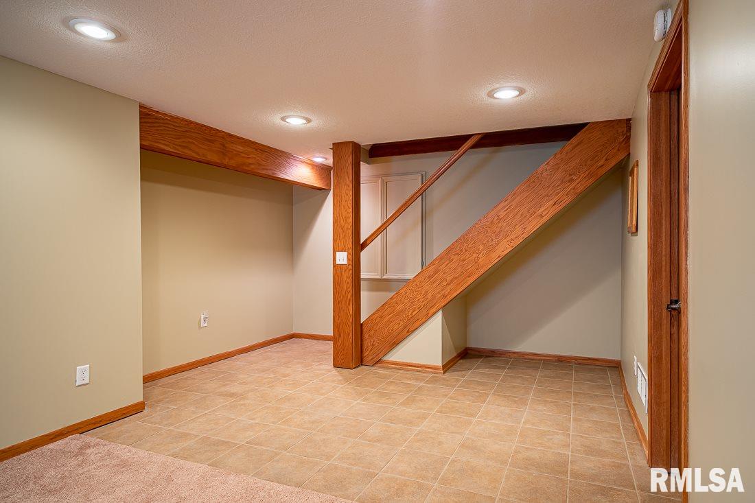 1095 Utica Ridge Court Bettendorf, IA 52722 - Photo 25 of 29 Gallery Image 25