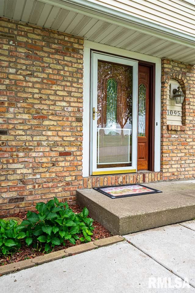 1095 Utica Ridge Court Bettendorf, IA 52722 - Photo 3 of 29 Gallery Image 3