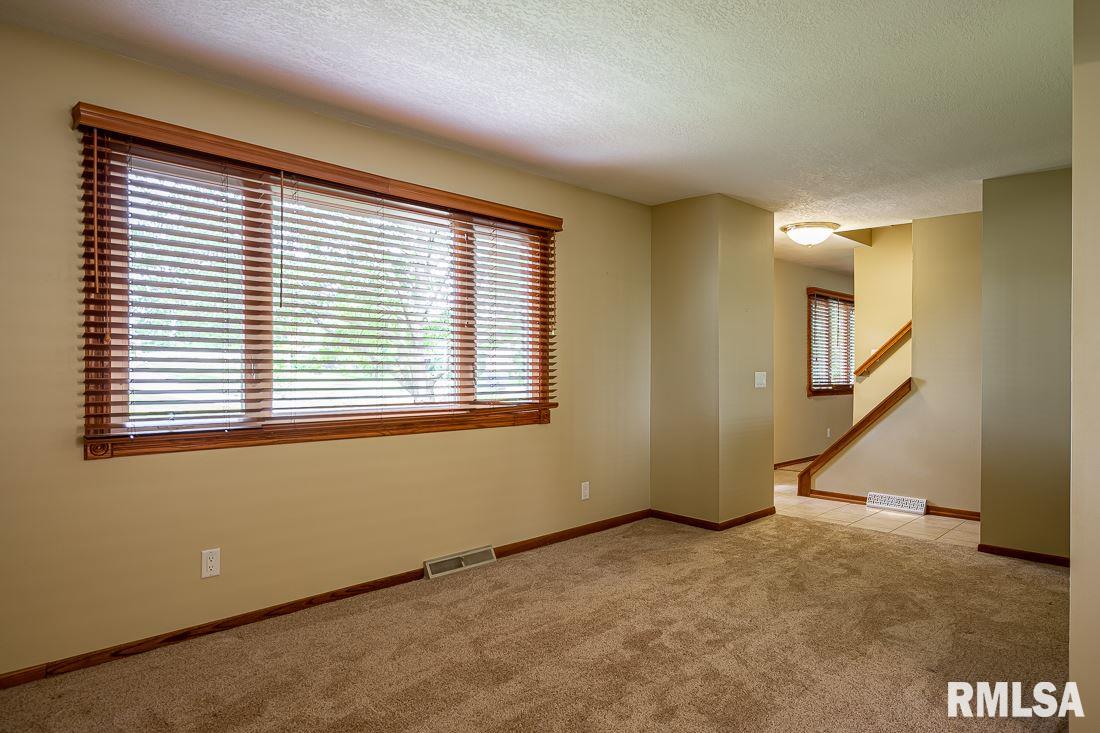 1095 Utica Ridge Court Bettendorf, IA 52722 - Photo 5 of 29 Gallery Image 5