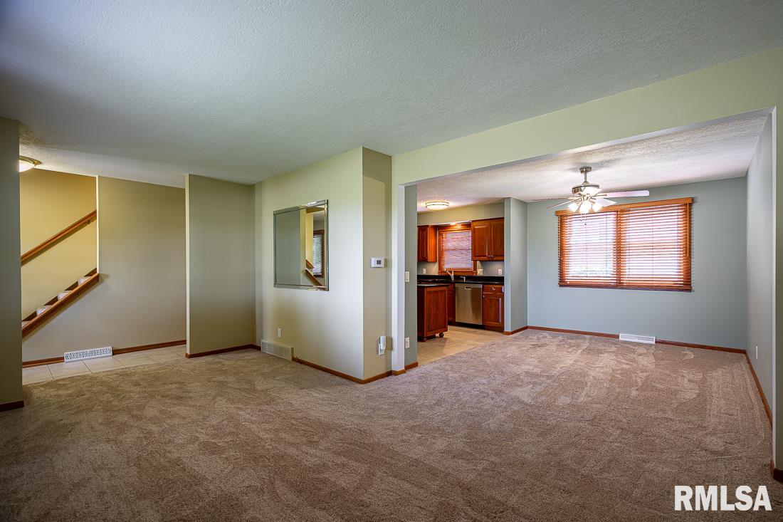 1095 Utica Ridge Court Bettendorf, IA 52722 - Photo 6 of 29 Gallery Image 6