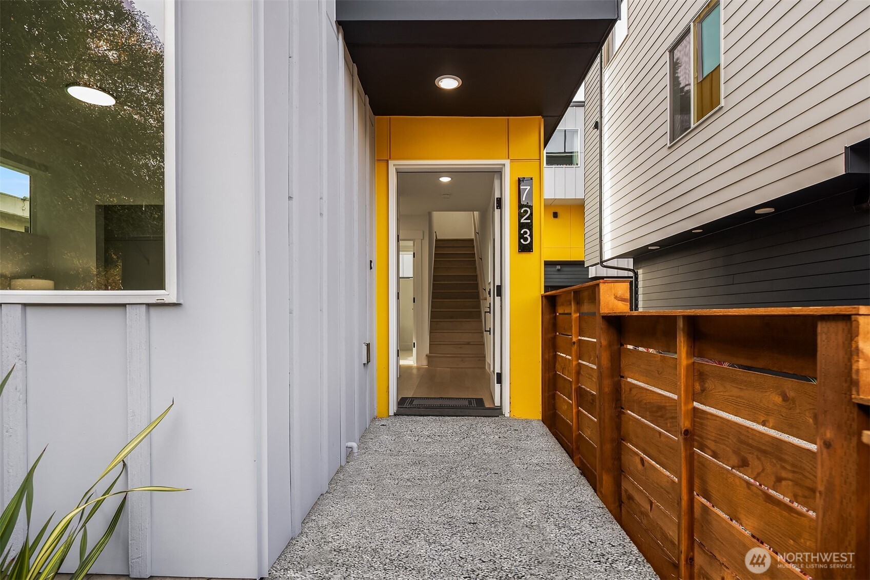 723 18th Avenue Seattle, WA 98122 - Photo 3 of 28