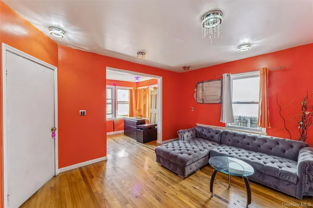 $649,000 | 194-31 114th Road | St. Albans