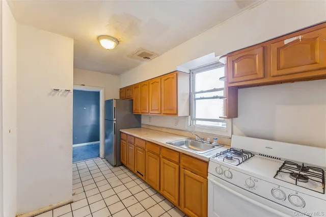 $649,000 | 194-31 114th Road | St. Albans