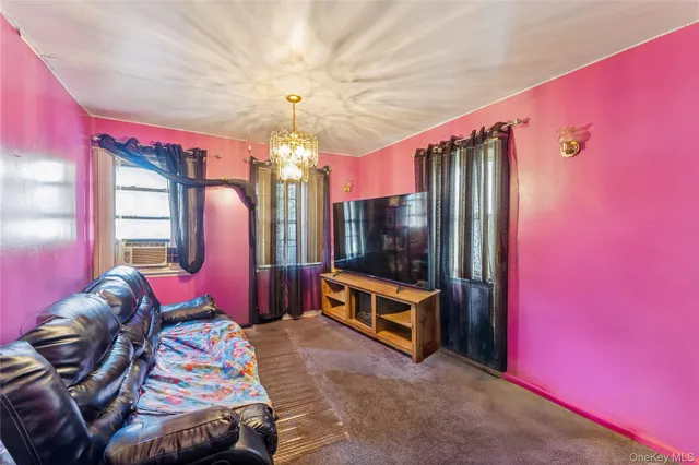 $649,000 | 194-31 114th Road | St. Albans