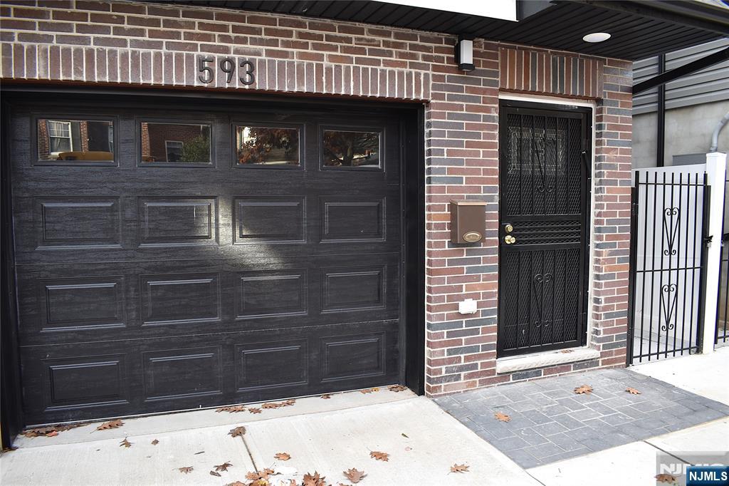 593 South 18th Street Newark, NJ 07103 - Photo 2 of 16 a front view of a house