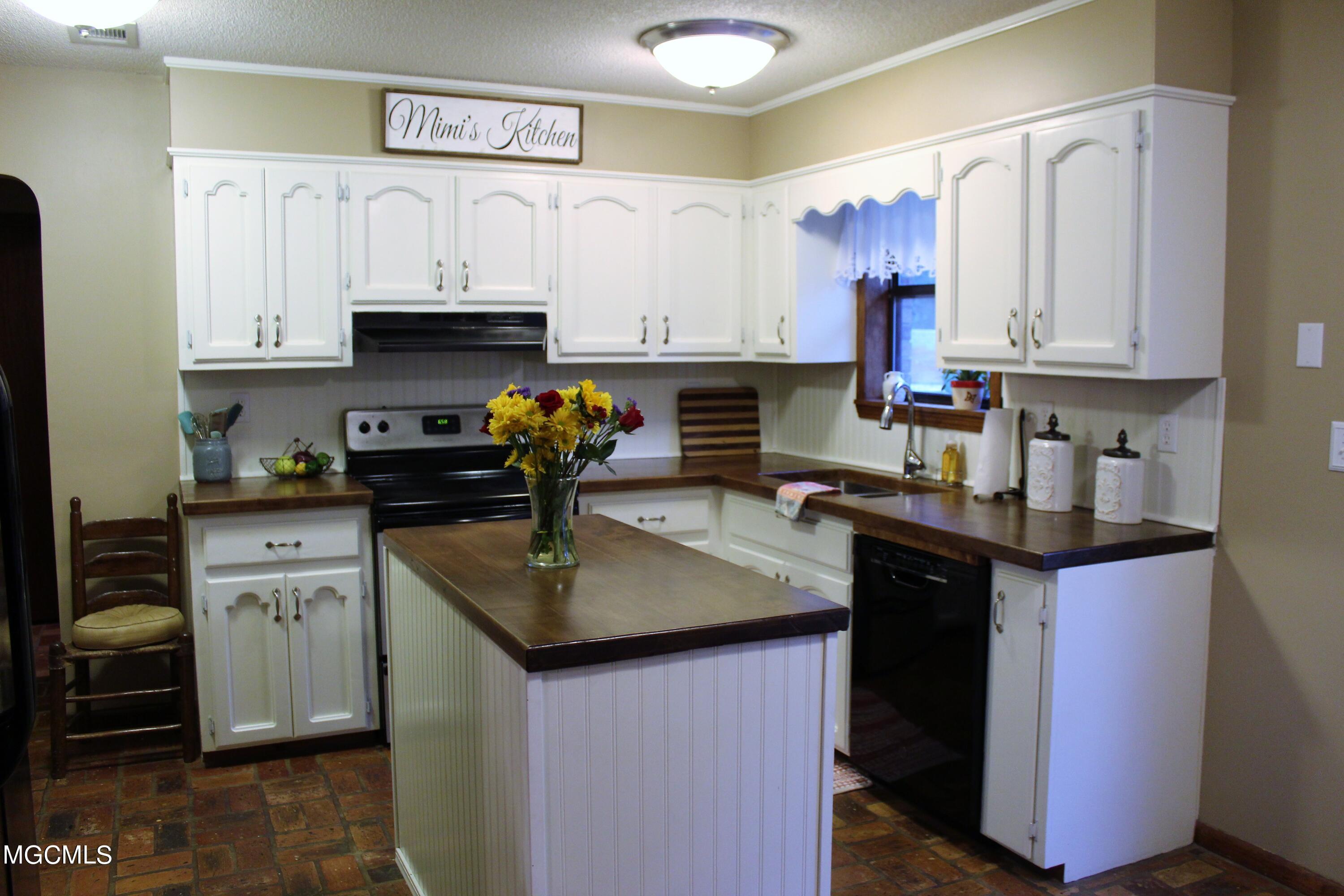 2228 Ernest Pipkins Road Lucedale, MS 39452 - Photo 12 of 56 10