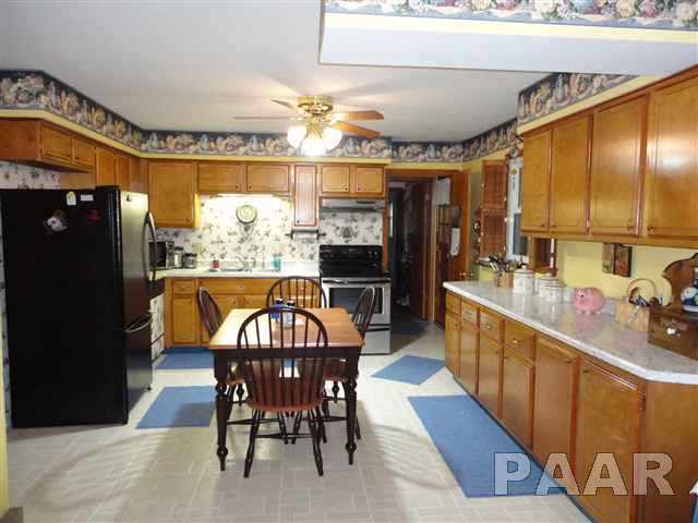 307 Sheridan Road Pekin, IL 61554 - Photo 3 of 10 Gallery Image 3