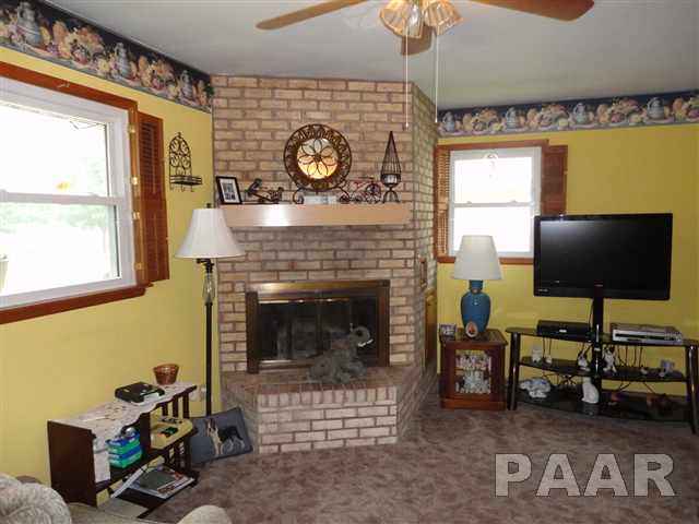 307 Sheridan Road Pekin, IL 61554 - Photo 4 of 10 Gallery Image 4