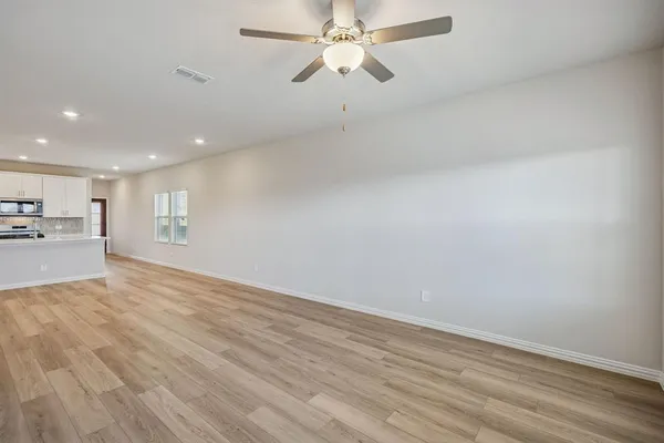 $1,995 | 805 Leavenworth Drive, McKinney, TX 75071