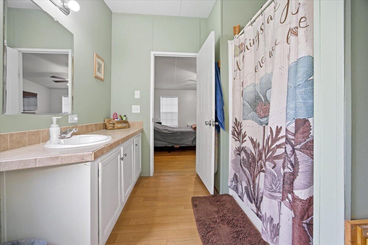 194 Keuka Road Interlachen, FL 32148 - Photo 9 of 22 09-Primary Bathroom
