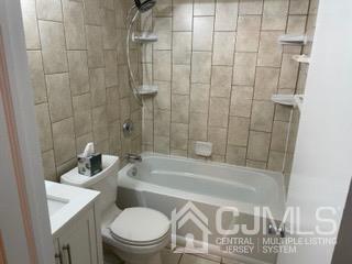 20 Ramsey Road Middlesex, NJ 08846 - Photo 25 of 33 a bathroom with a toilet a sink and bathtub