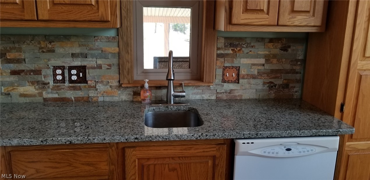 4274 Newbury Road Little Hocking, OH 45742 - Photo 9 of 35 Wet bar with undermount sink
