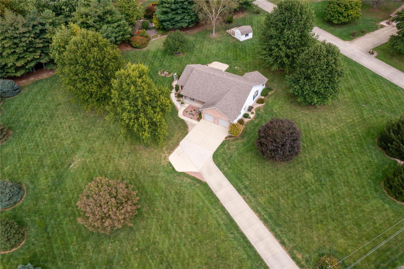 8415 East Mill Creek Road Troy, IL 62294 - Photo 1 of 43