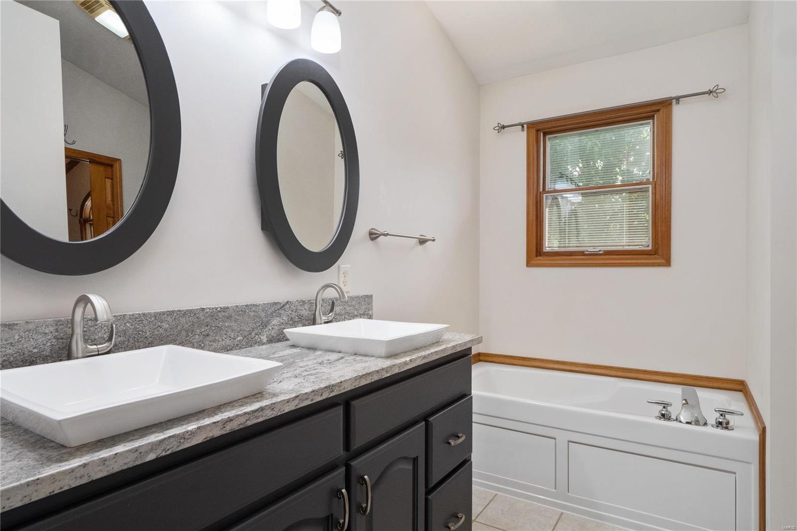 8415 East Mill Creek Road Troy, IL 62294 - Photo 18 of 43