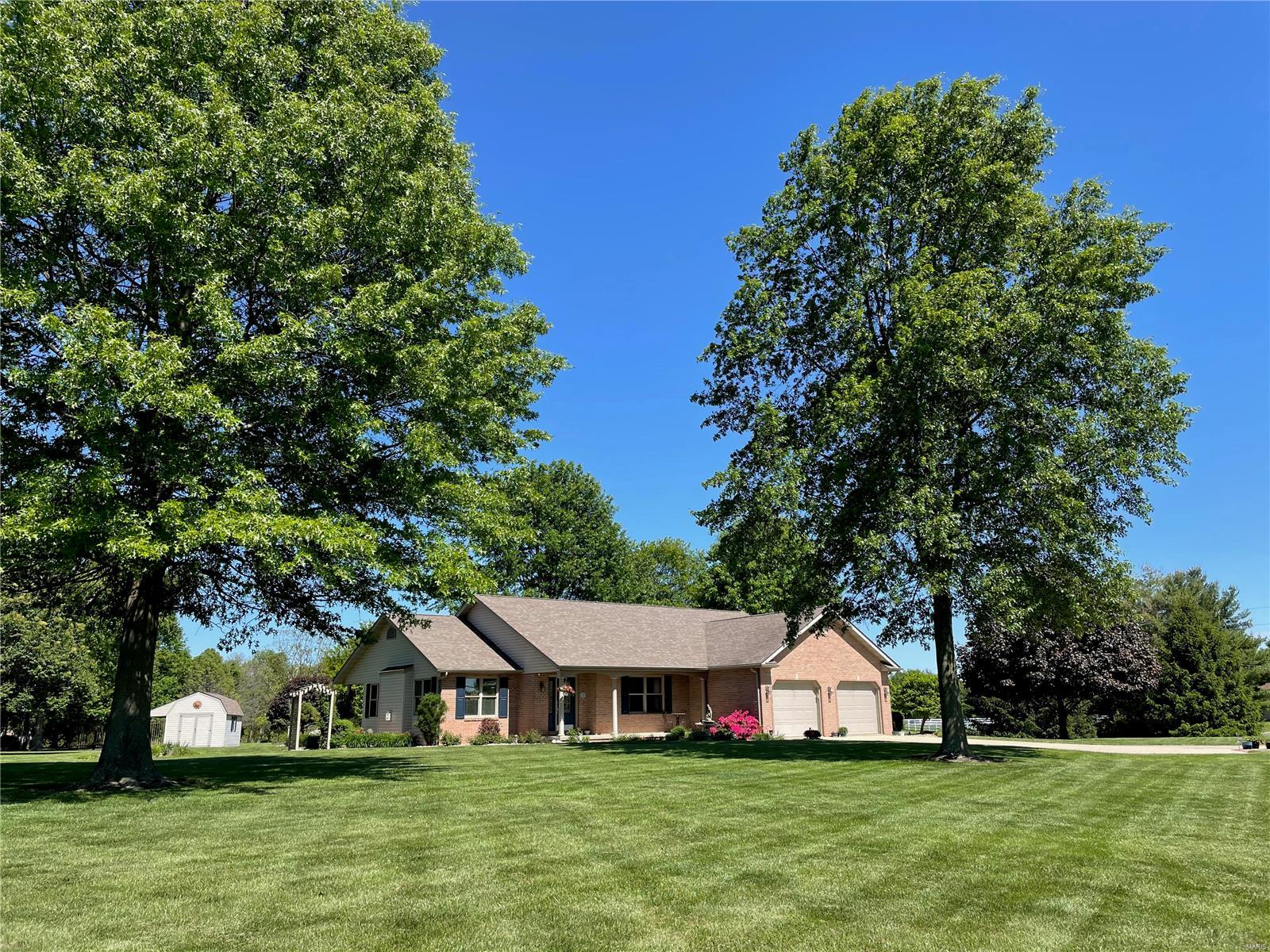 8415 East Mill Creek Road Troy, IL 62294 - Photo 2 of 43