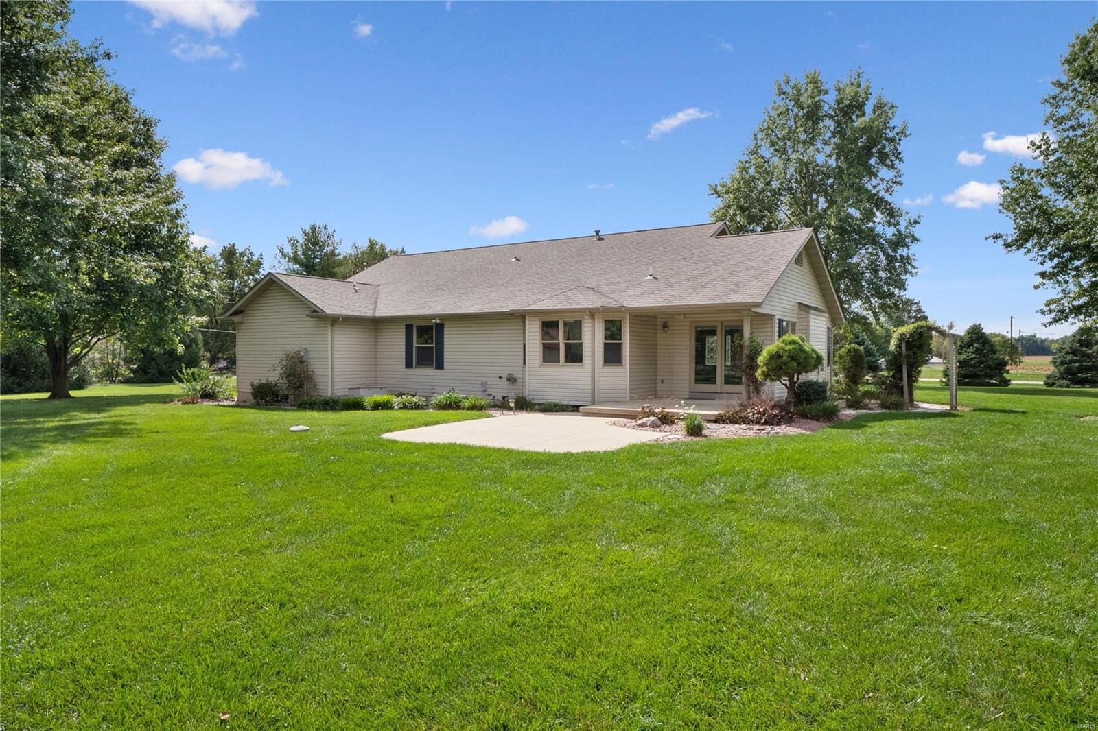 8415 East Mill Creek Road Troy, IL 62294 - Photo 38 of 43