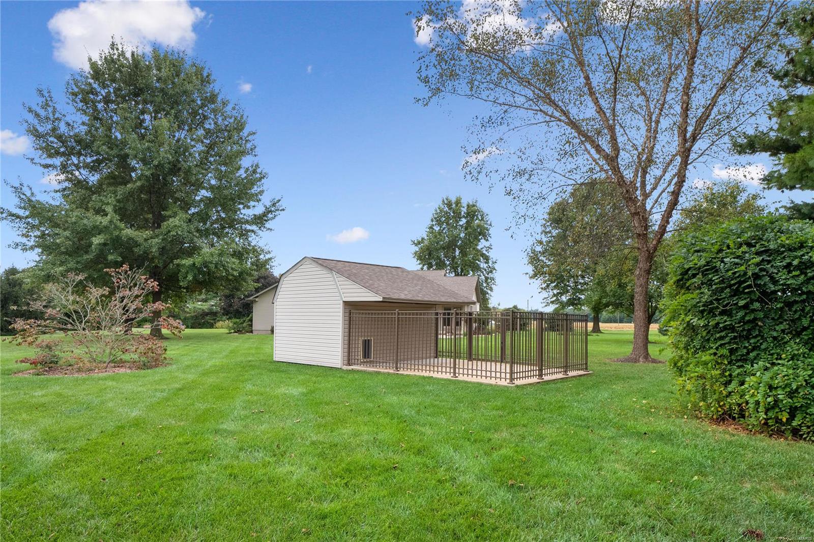 8415 East Mill Creek Road Troy, IL 62294 - Photo 40 of 43