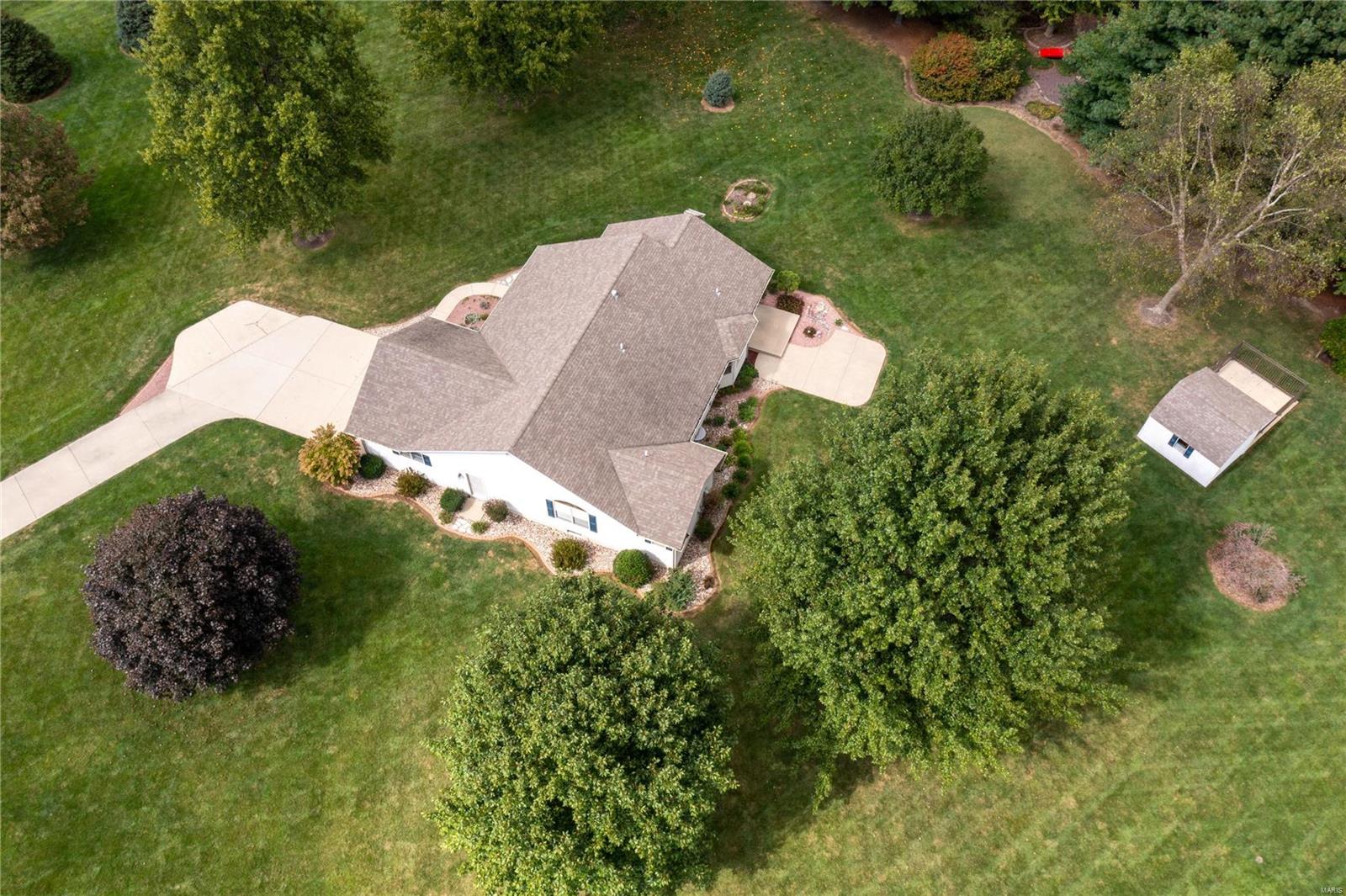 8415 East Mill Creek Road Troy, IL 62294 - Photo 4 of 43