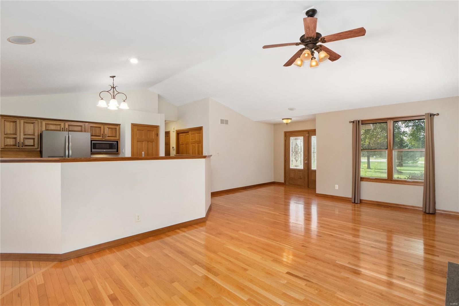 8415 East Mill Creek Road Troy, IL 62294 - Photo 7 of 43