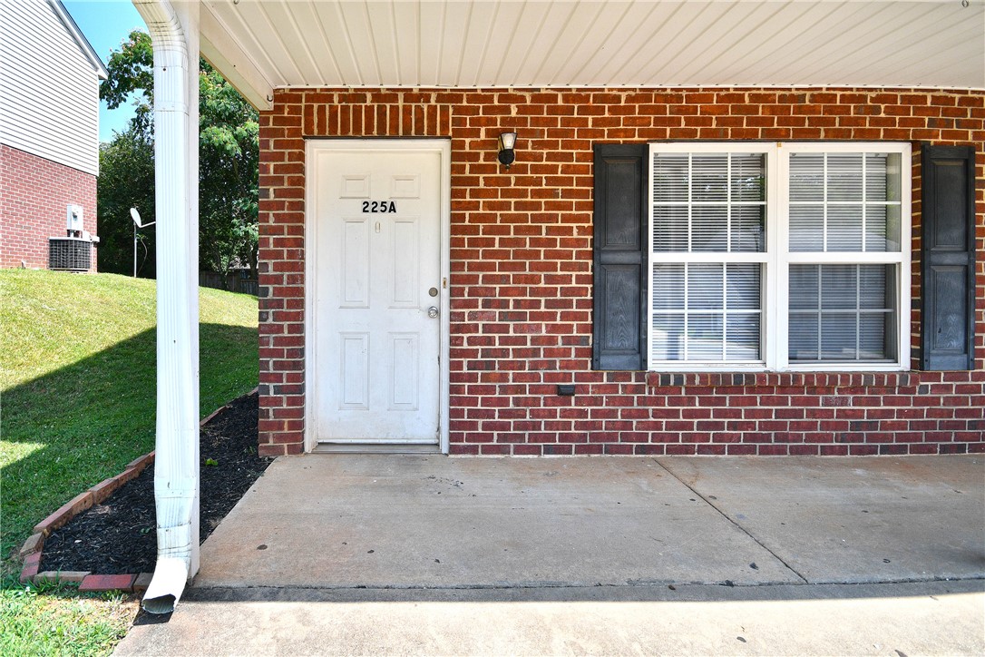 225 Springfield Circle Easley, SC 29642 - Photo 2 of 35 Gallery Image 2