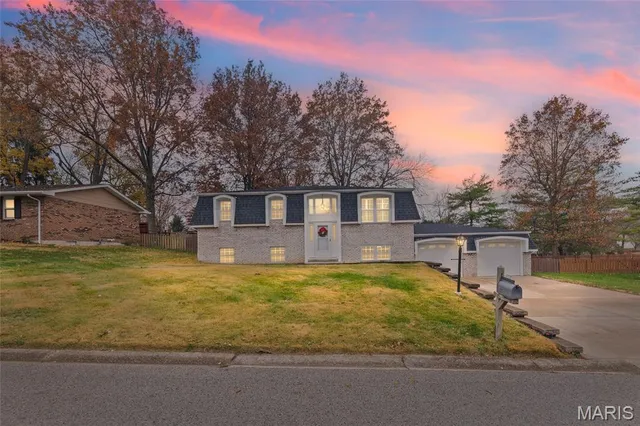 $295,900 | 232 Sherwood Drive, Glen Carbon, IL 62034