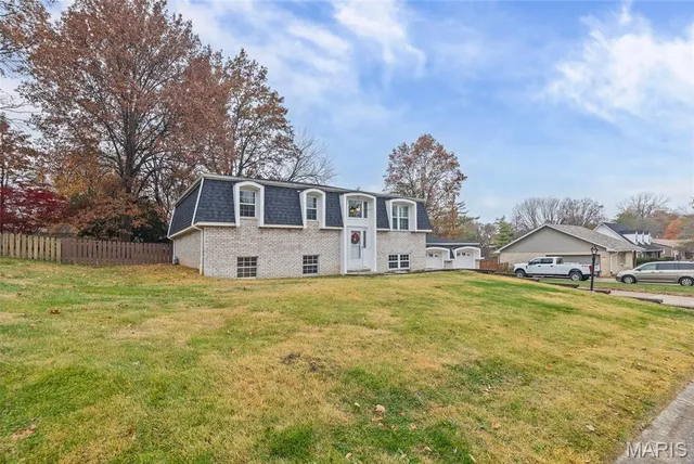 $295,900 | 232 Sherwood Drive, Glen Carbon, IL 62034