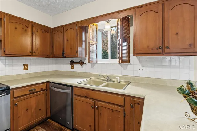 $295,900 | 232 Sherwood Drive, Glen Carbon, IL 62034