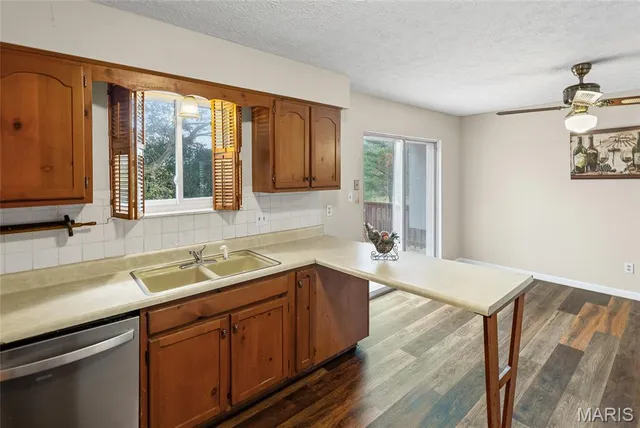 $295,900 | 232 Sherwood Drive, Glen Carbon, IL 62034