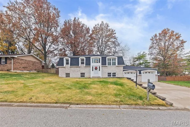 $295,900 | 232 Sherwood Drive, Glen Carbon, IL 62034