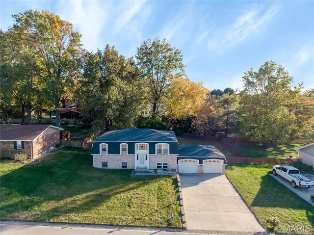 $295,900 | 232 Sherwood Drive, Glen Carbon, IL 62034