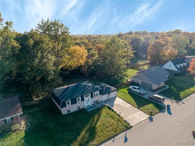 $295,900 | 232 Sherwood Drive, Glen Carbon, IL 62034