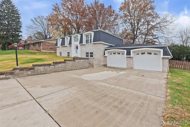 $295,900 | 232 Sherwood Drive, Glen Carbon, IL 62034