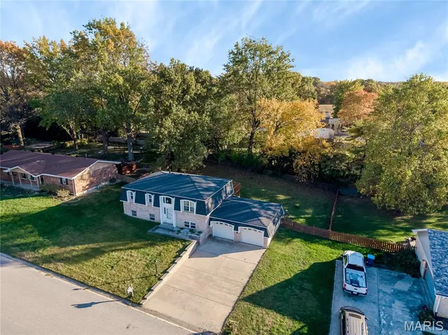 $295,900 | 232 Sherwood Drive, Glen Carbon, IL 62034