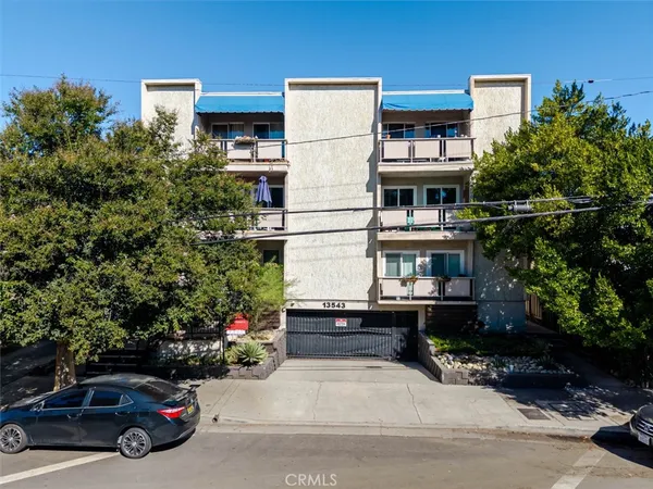 $2,795 | 13543 Moorpark Street, Unit 7, Sherman Oaks, CA 91423