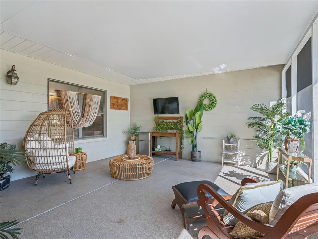 6350 Northeast 86th Avenue Bronson, FL 32621 - Photo 11 of 92 a living room with furniture