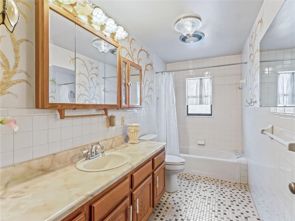 6350 Northeast 86th Avenue Bronson, FL 32621 - Photo 37 of 92 a bathroom with a sink a toilet and shower