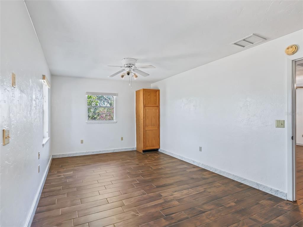 6350 Northeast 86th Avenue Bronson, FL 32621 - Photo 58 of 92 wooden floor in an empty room